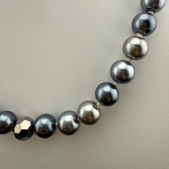 Elegant Gray & Silver Beaded Necklace With Rhinestone Clasp - Picture 4 of 6